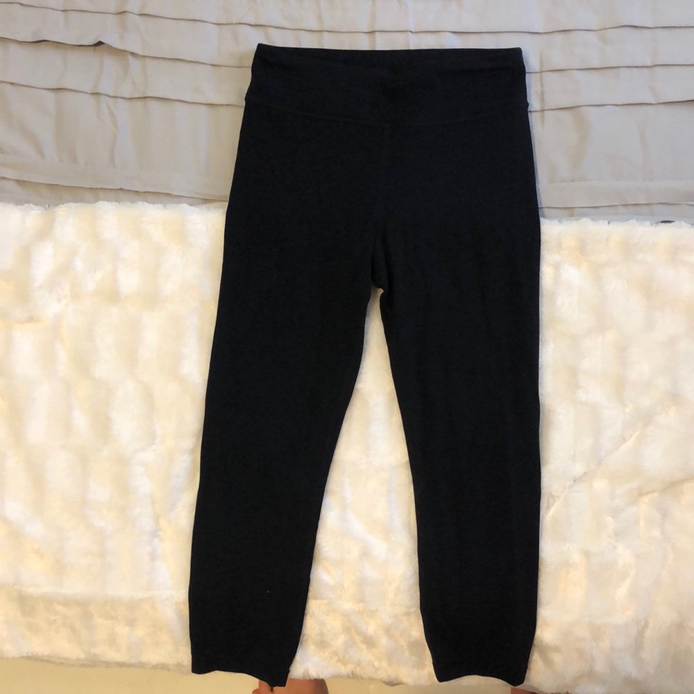 Girls black Athleta capri leggings